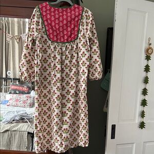 Printfresh Women’s Nightgown. Poinsettia print. Side pocket. 100% cotton
